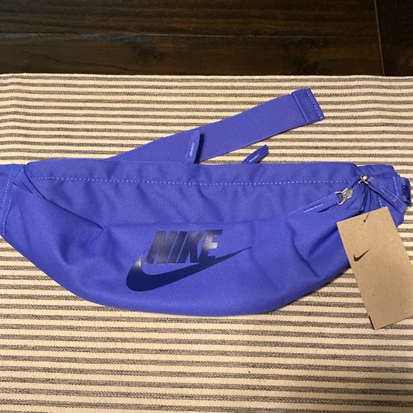 Nike Waist Bag - Picture 1 of 3